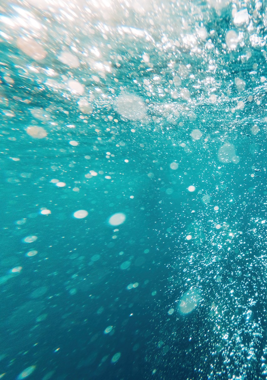 Underwater view of ocean bubbles